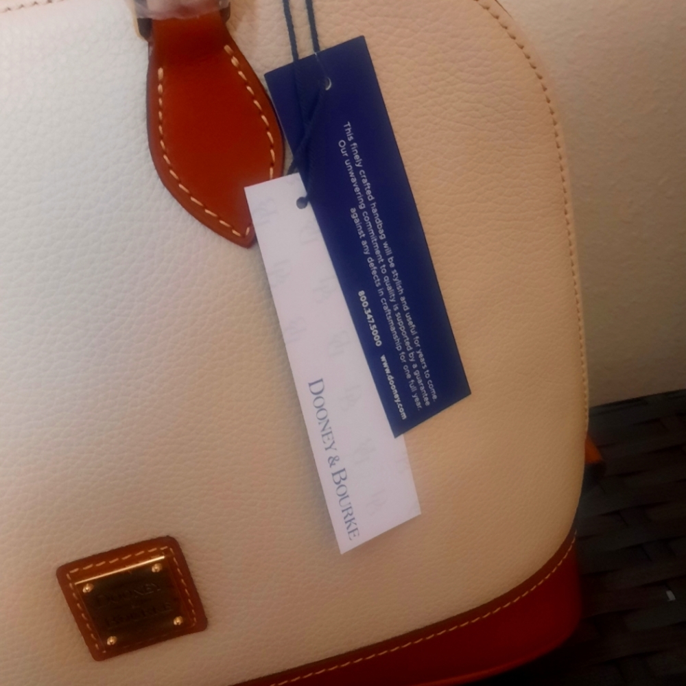 Dooney & Bourke Dome - Picture 5 of 6
